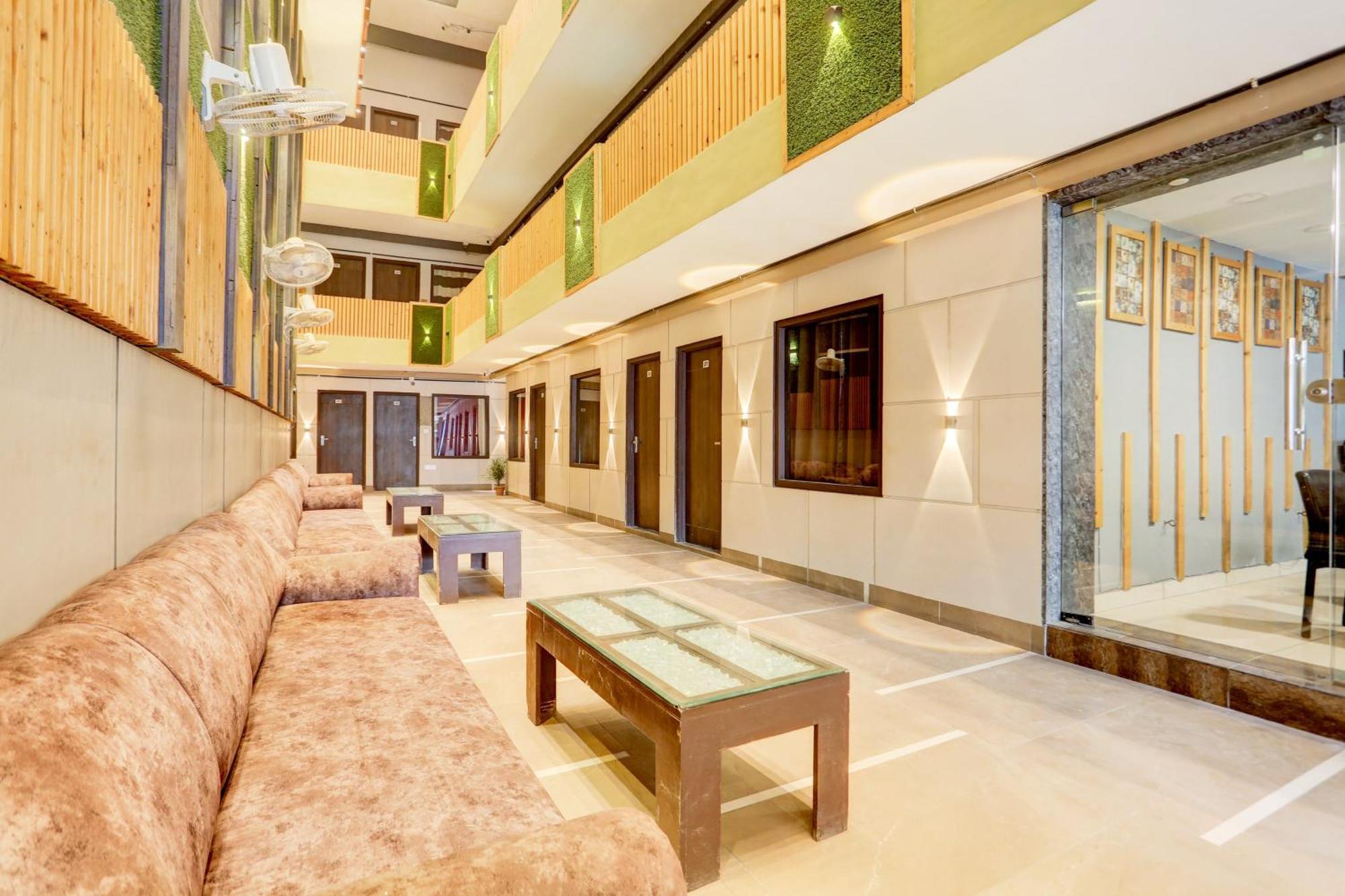 Super Townhouse Haibowal Chowk لوديانا المظهر الخارجي الصورة