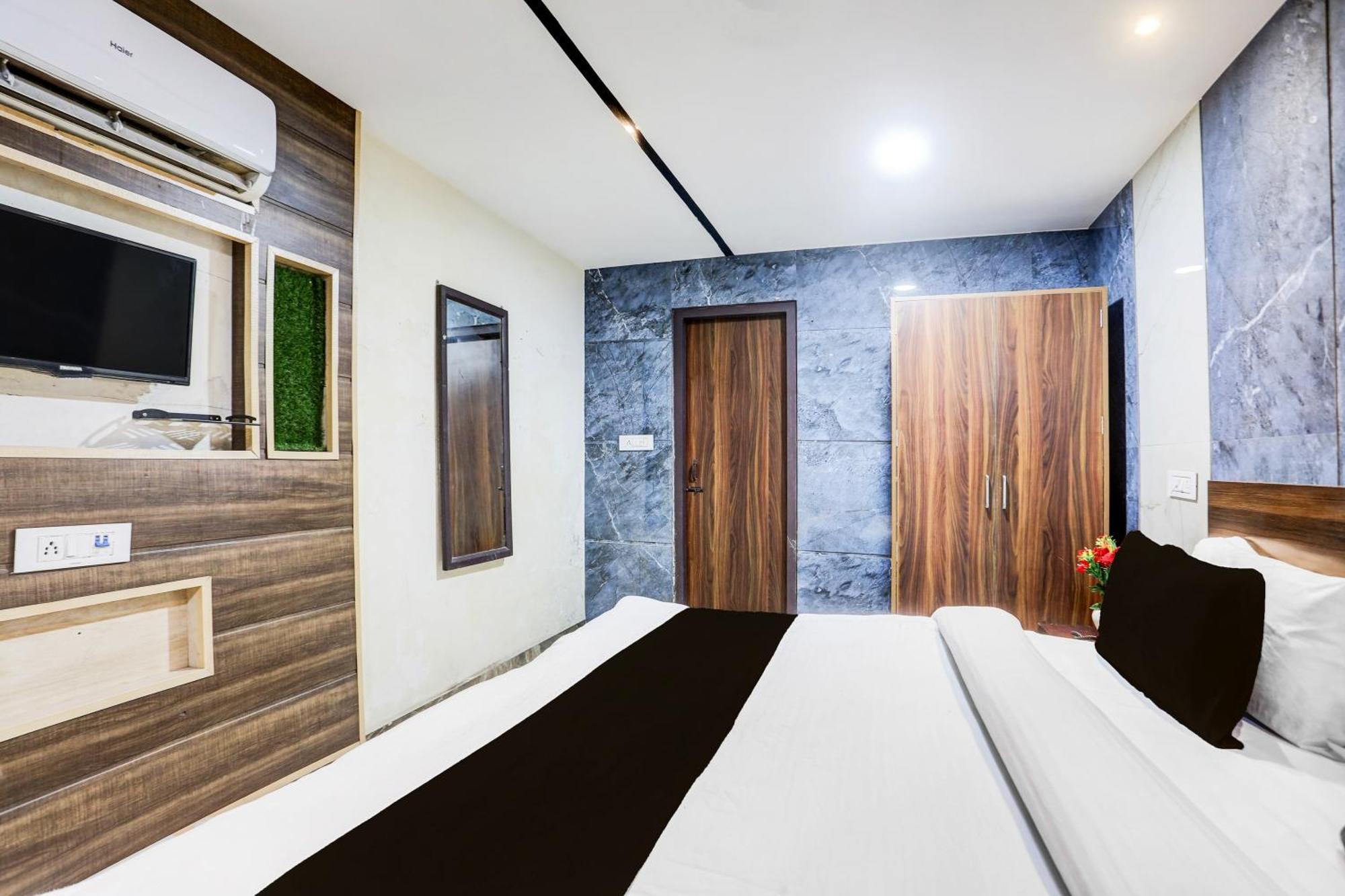 Super Townhouse Haibowal Chowk لوديانا المظهر الخارجي الصورة