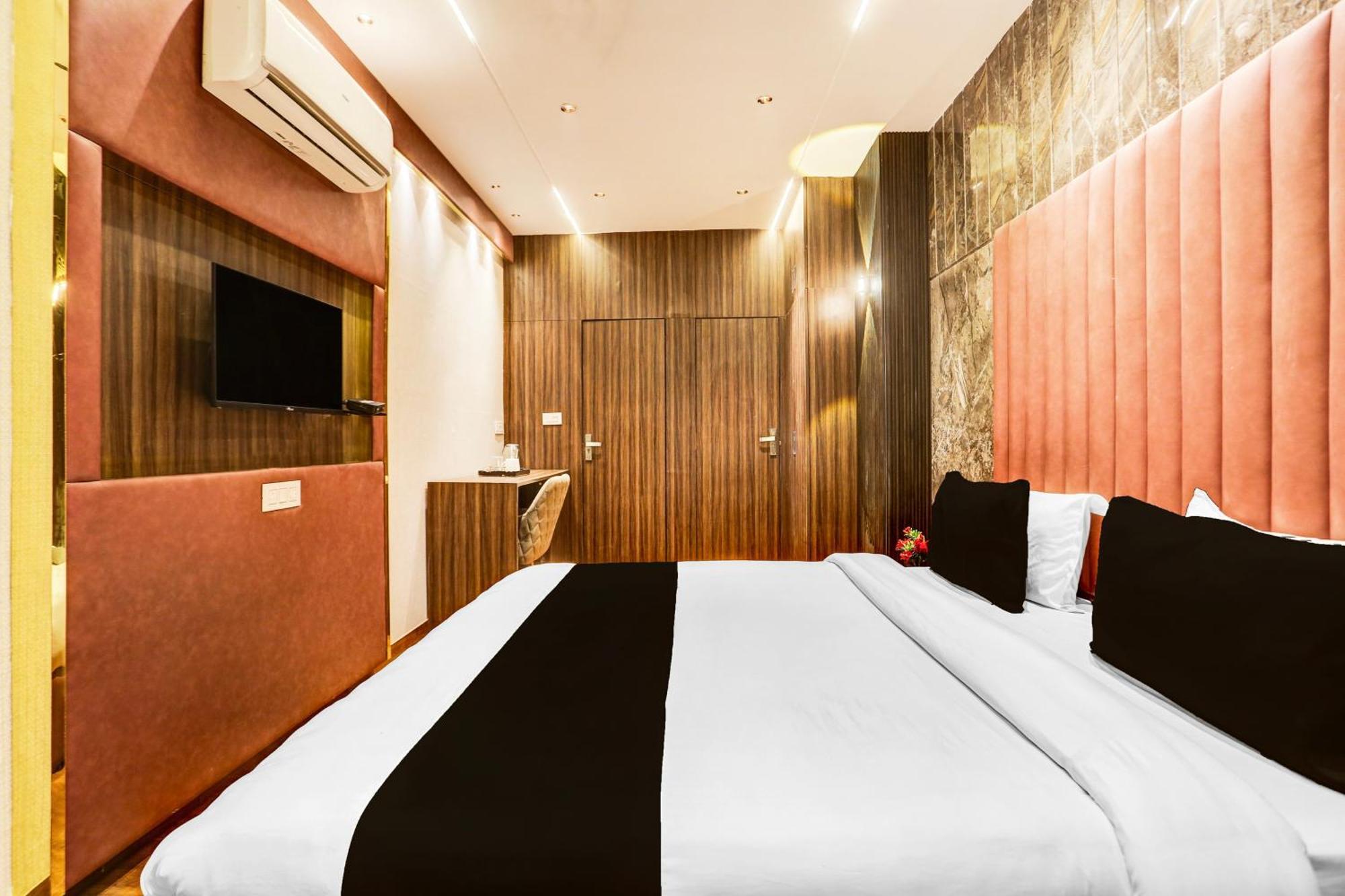 Super Townhouse Haibowal Chowk لوديانا المظهر الخارجي الصورة