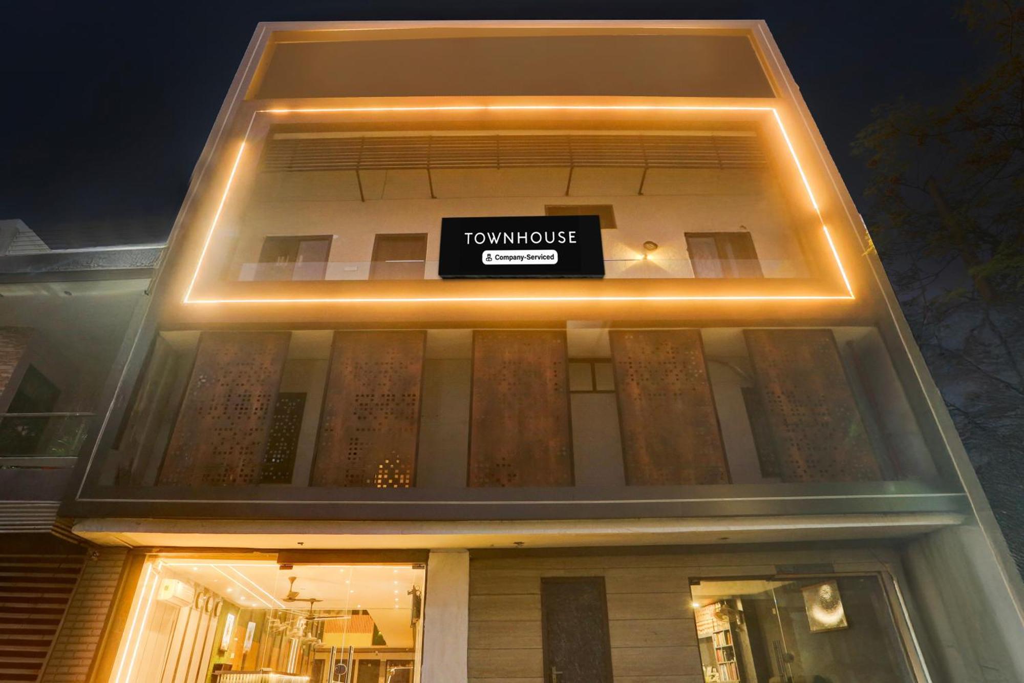 Super Townhouse Haibowal Chowk لوديانا المظهر الخارجي الصورة