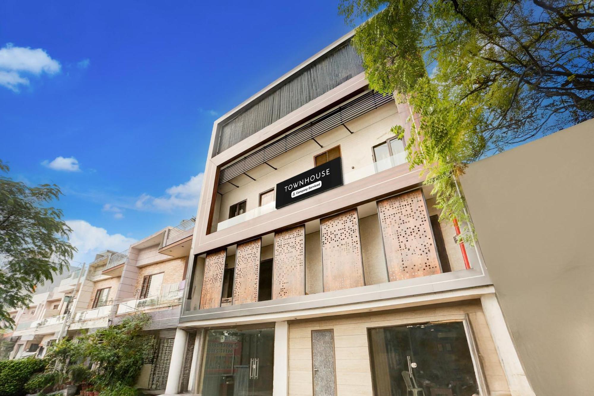 Super Townhouse Haibowal Chowk لوديانا المظهر الخارجي الصورة
