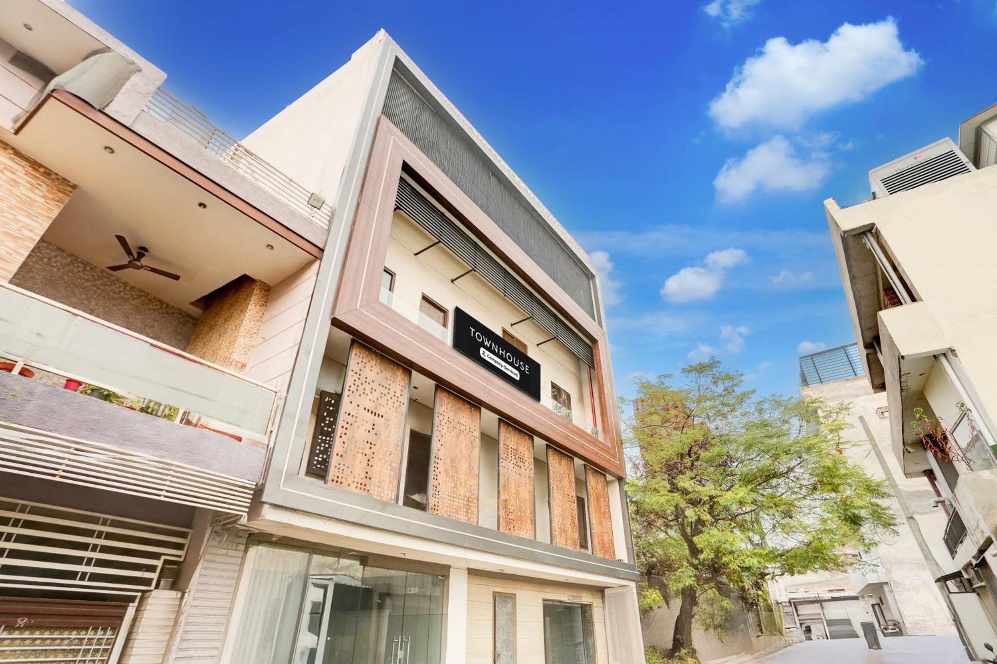 Super Townhouse Haibowal Chowk لوديانا المظهر الخارجي الصورة