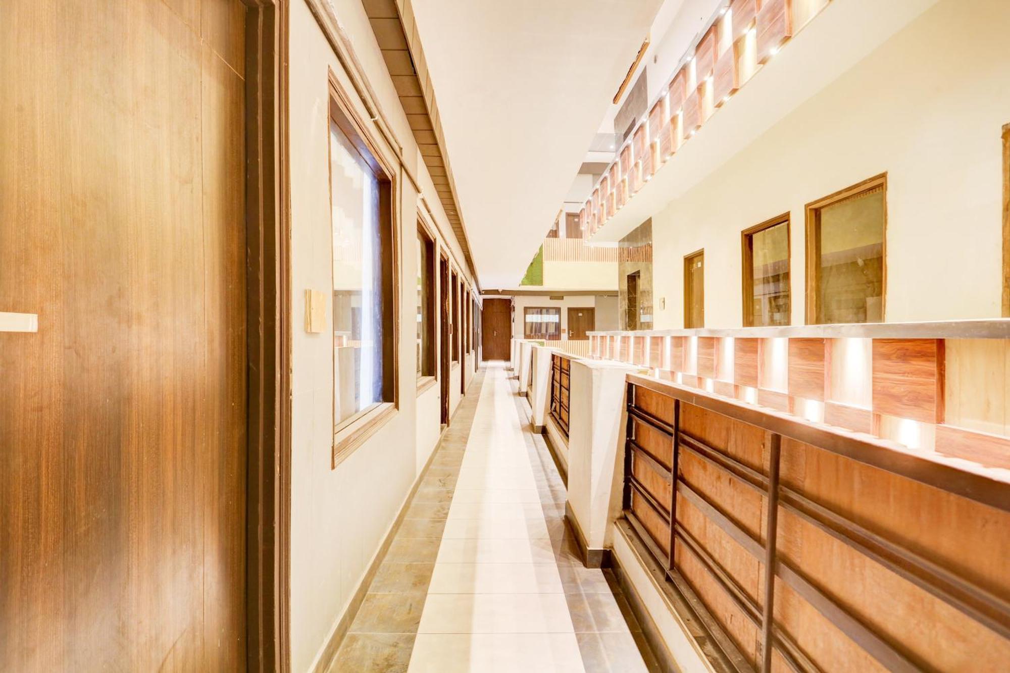 Super Townhouse Haibowal Chowk لوديانا المظهر الخارجي الصورة