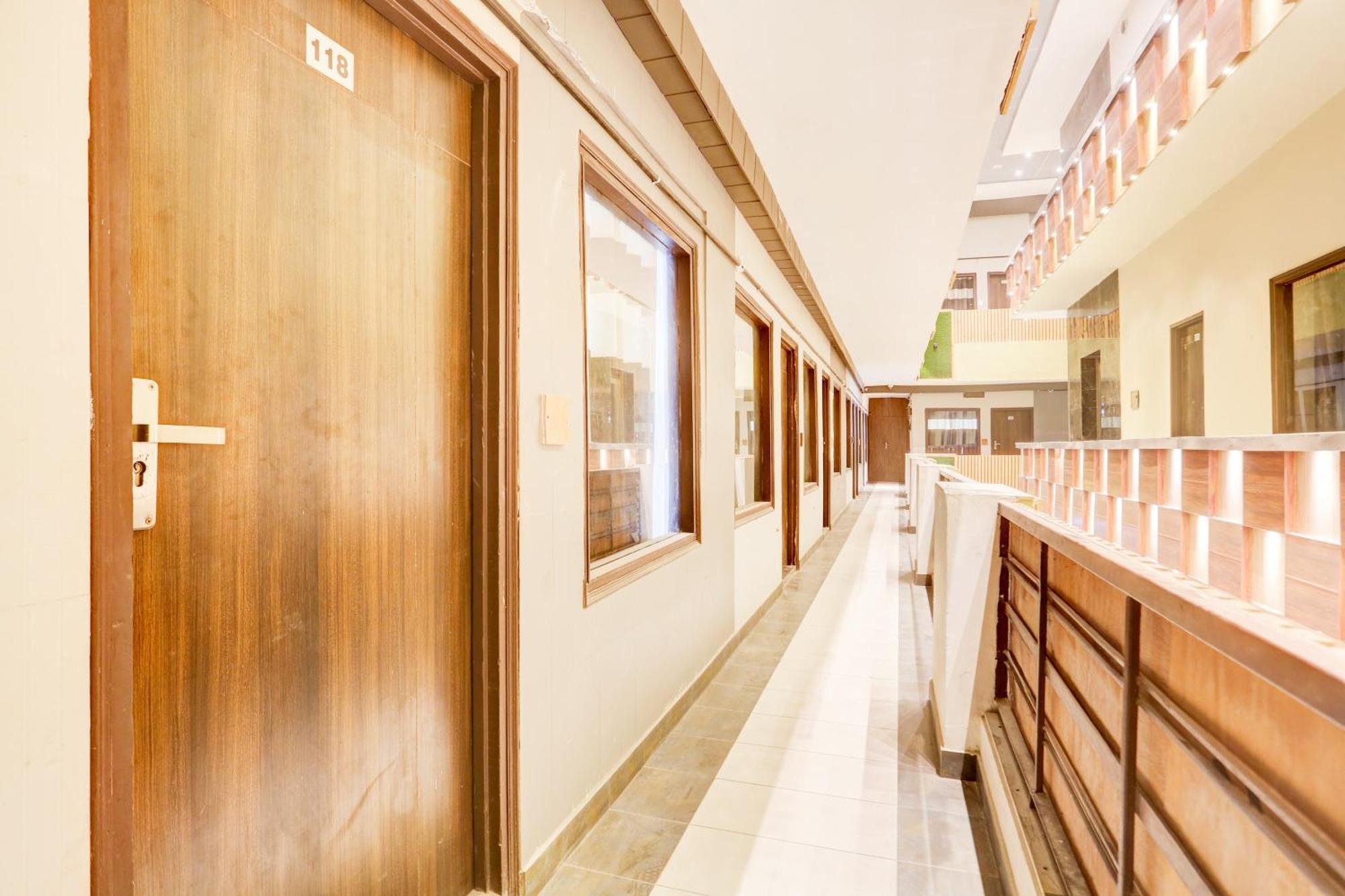Super Townhouse Haibowal Chowk لوديانا المظهر الخارجي الصورة