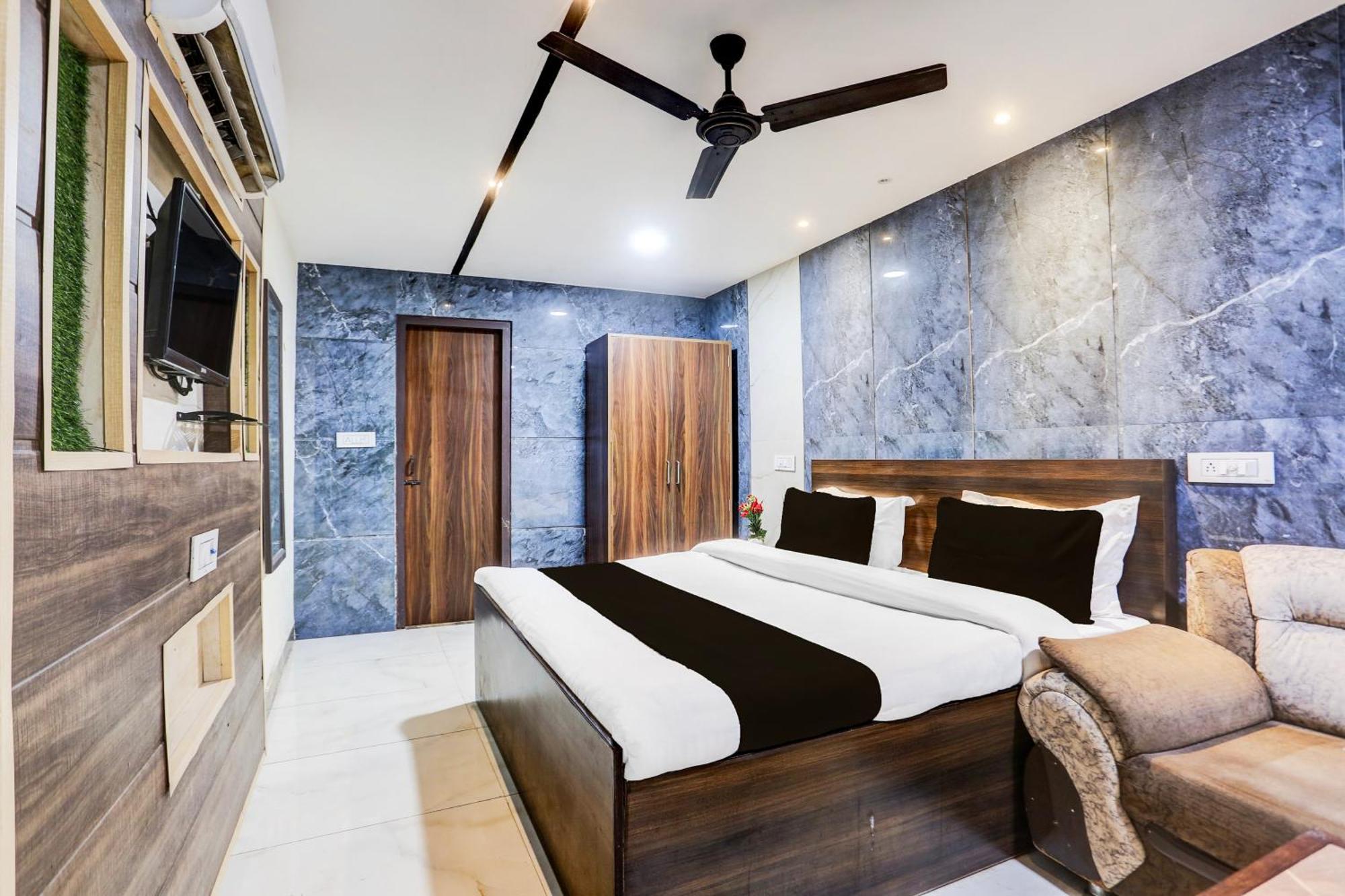 Super Townhouse Haibowal Chowk لوديانا المظهر الخارجي الصورة